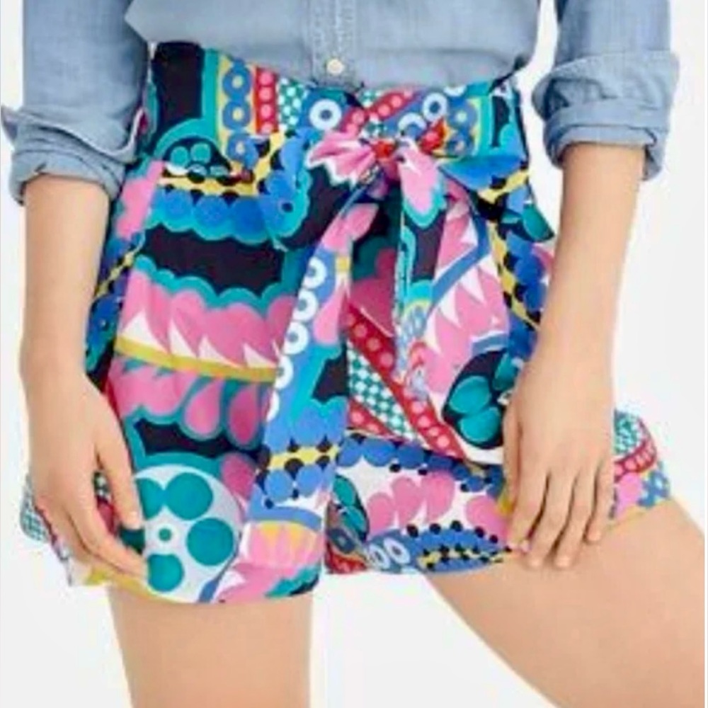 J Crew Tie-Waist Short in Ratti® Kaleidoscope Floral Sz 2. Great condition. Cute